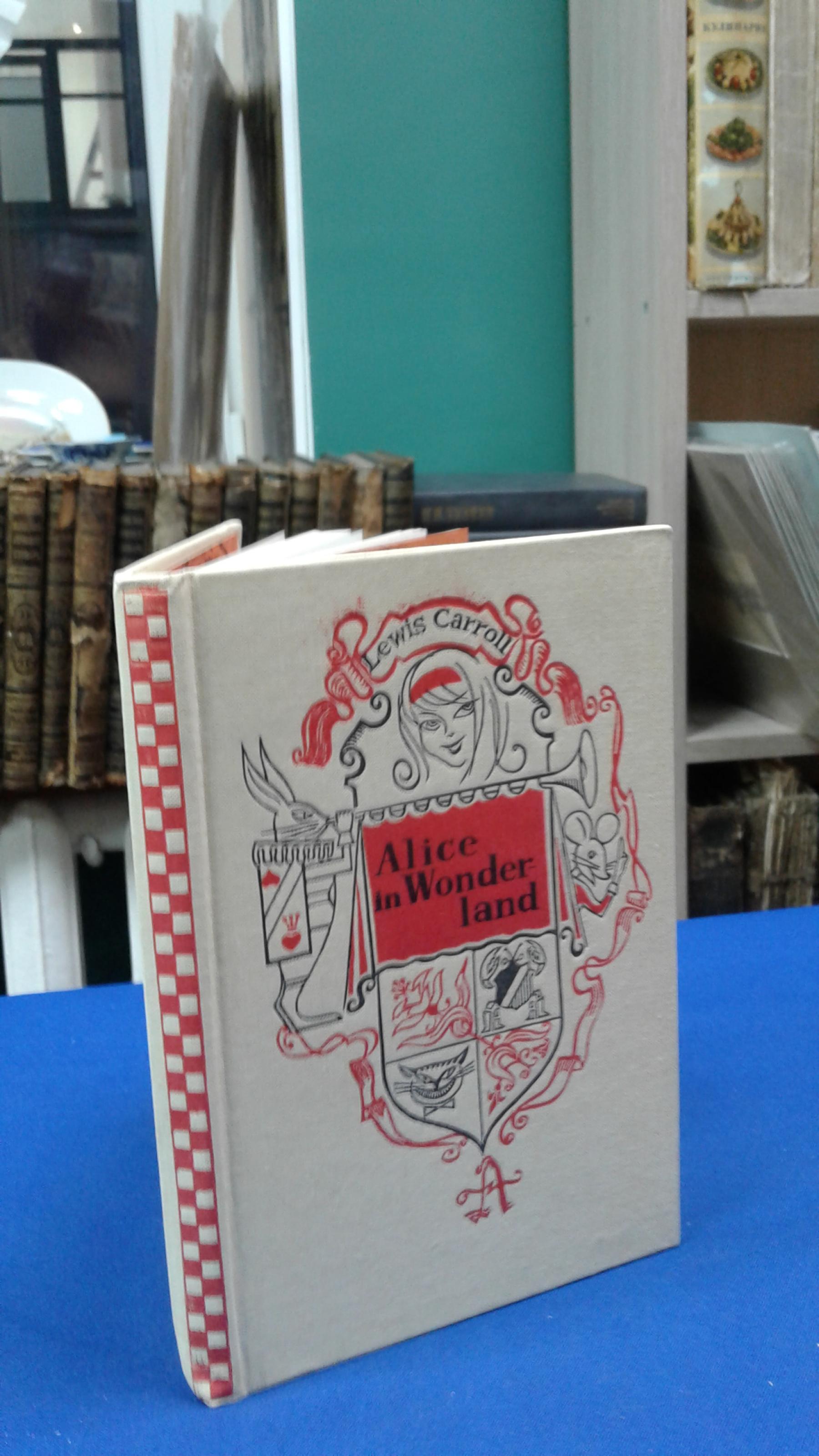 Carroll L. Кэрролл Л., Alice in Wonderland. Алиса в стране чудес.. На английском  языке. Издание третье. Художник Е.А.Шукаев.